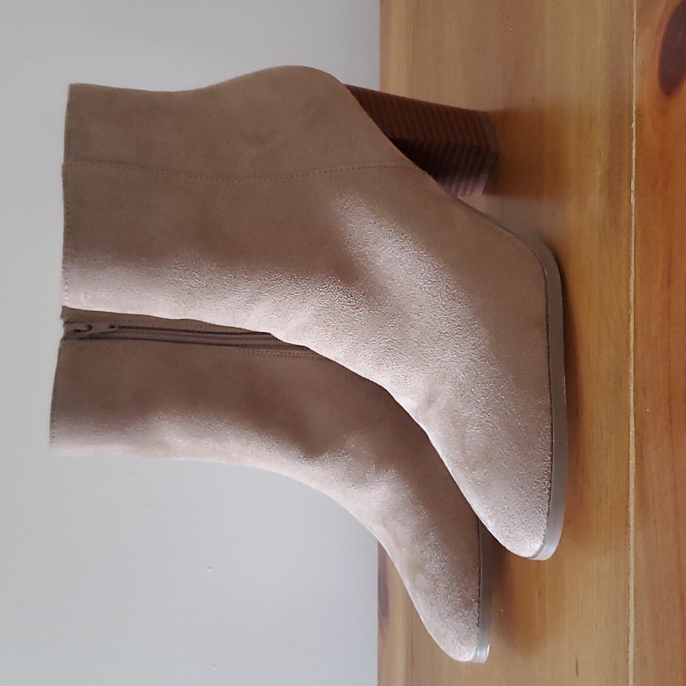 NWOB Faux Suede Heeled Ankle Booties Size 10